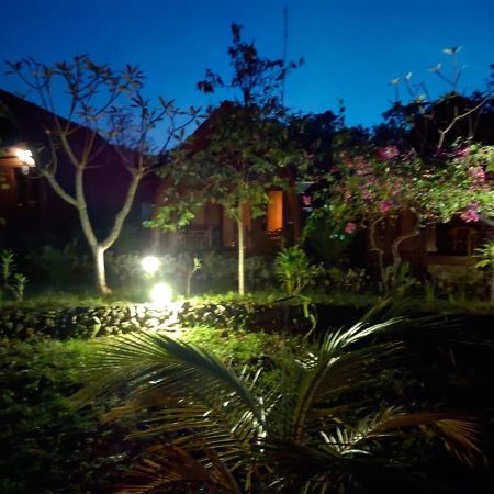 Bougainvillea Bungalow Batumadeg Exterior photo