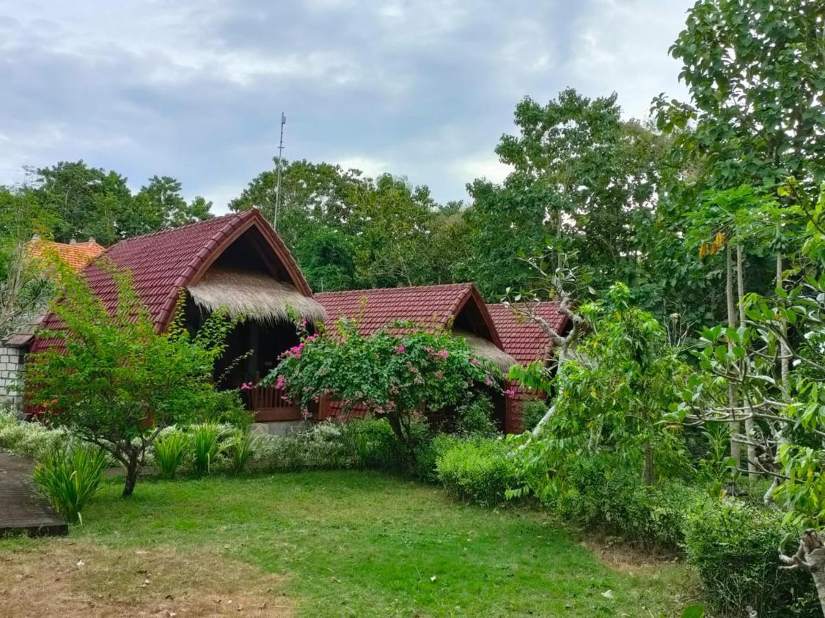 Bougainvillea Bungalow Batumadeg Exterior photo