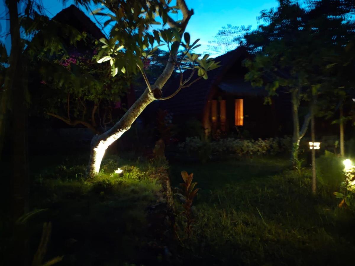Bougainvillea Bungalow Batumadeg Exterior photo
